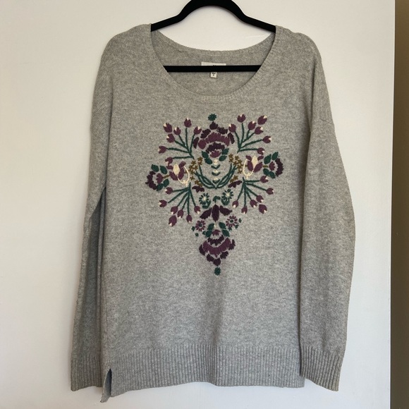 Floral knit design, gray sweater